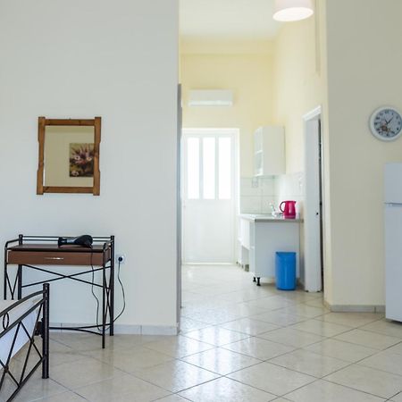 Laganas Strip Mall Apartments Экстерьер фото