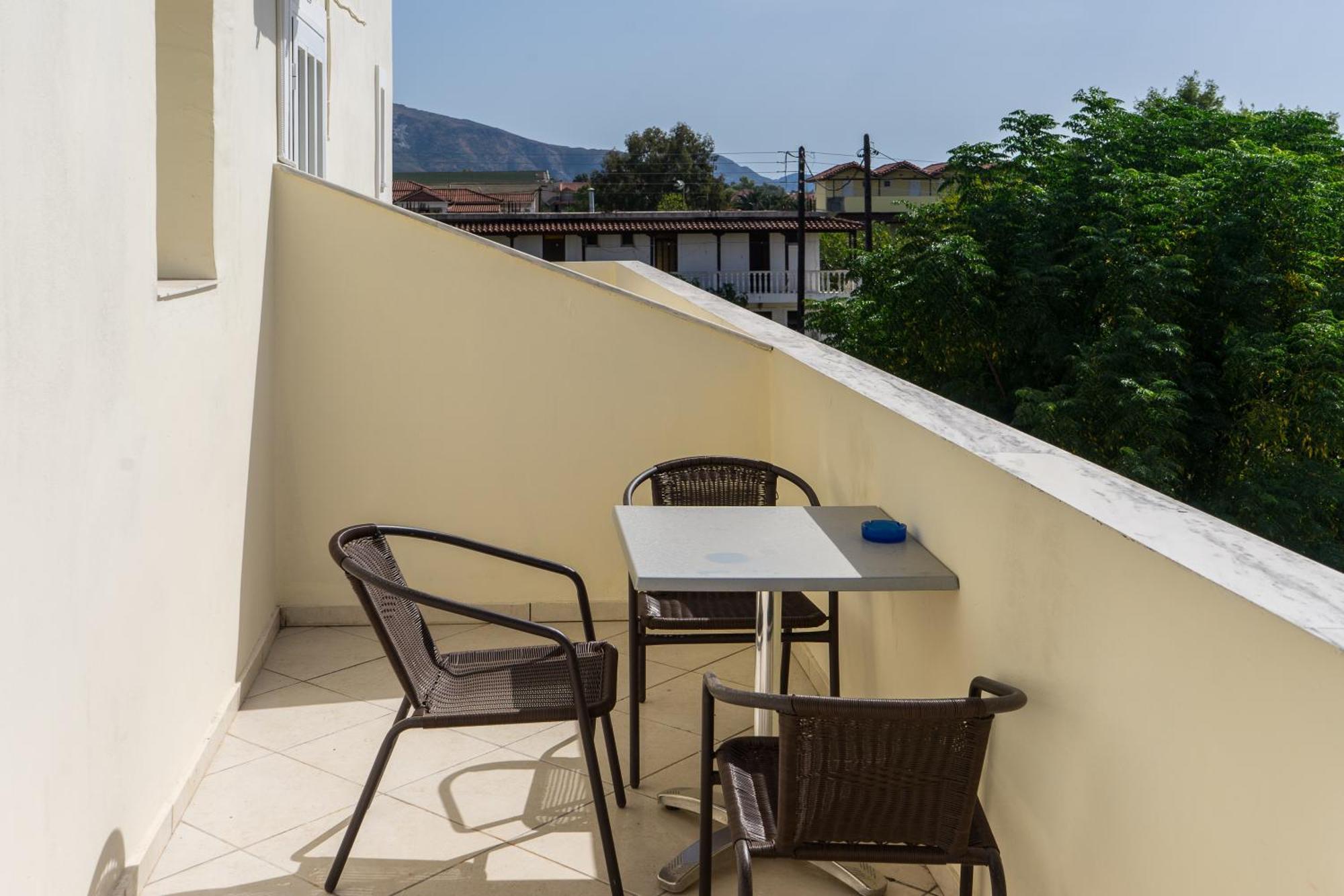 Laganas Strip Mall Apartments Экстерьер фото