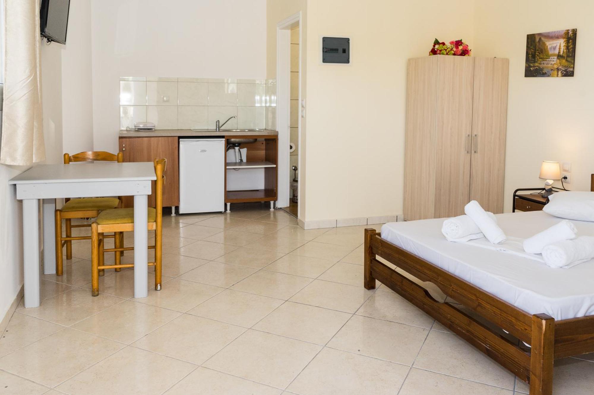Laganas Strip Mall Apartments Экстерьер фото