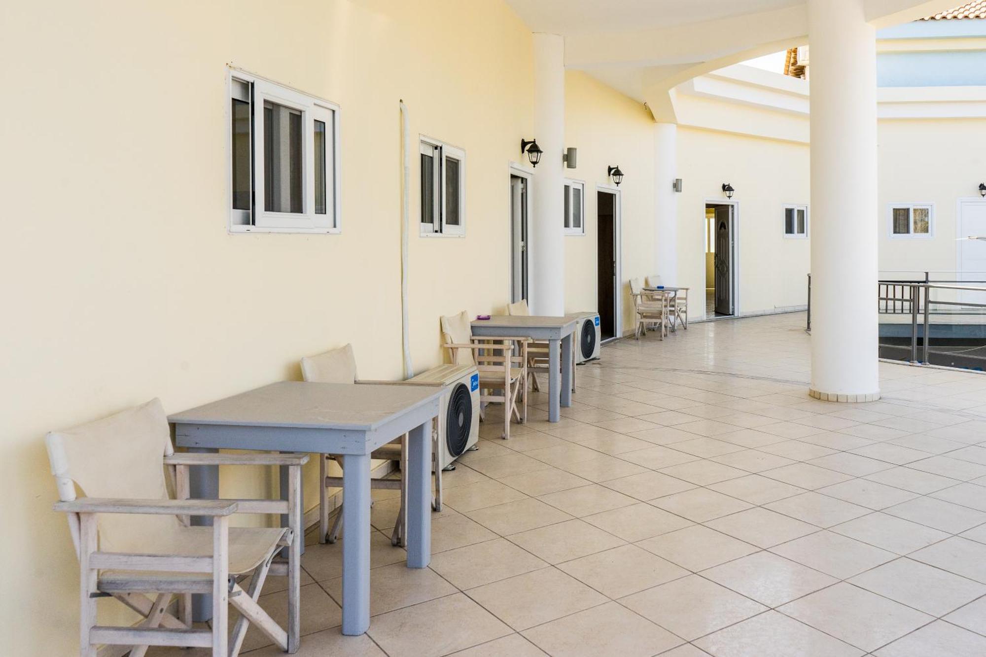 Laganas Strip Mall Apartments Экстерьер фото